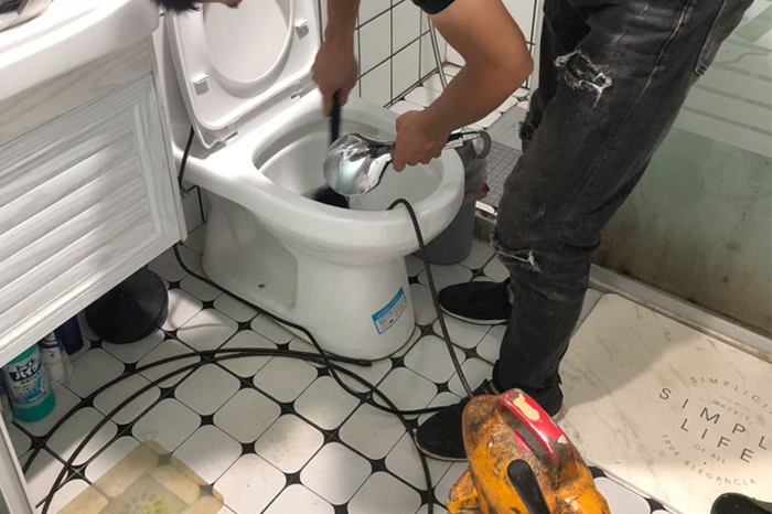 文殊镇疏通下水道