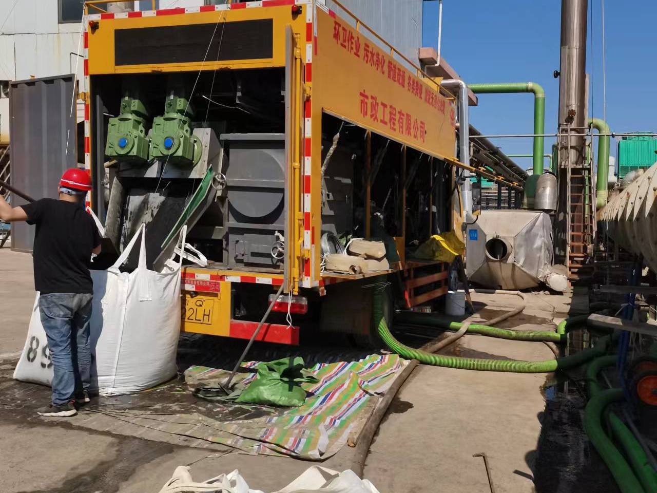 文殊镇淤泥压干处理